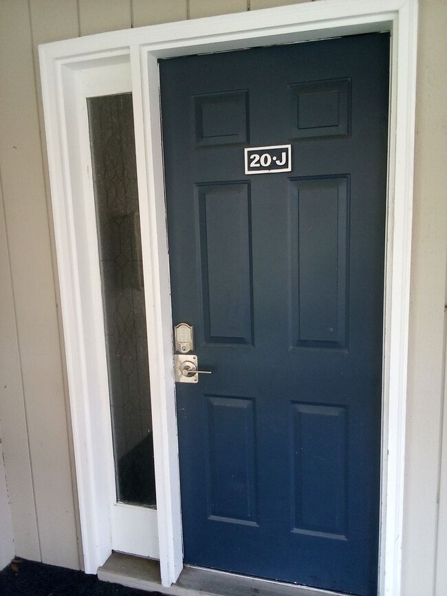 Building Photo - 1870 Auburn Ln