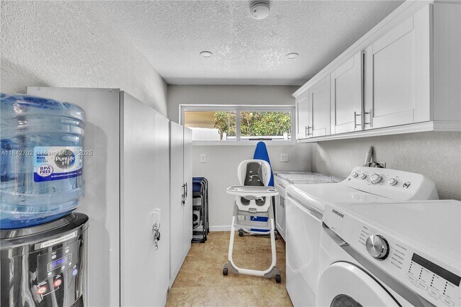 Foto del edificio - 2631 NE 19th St