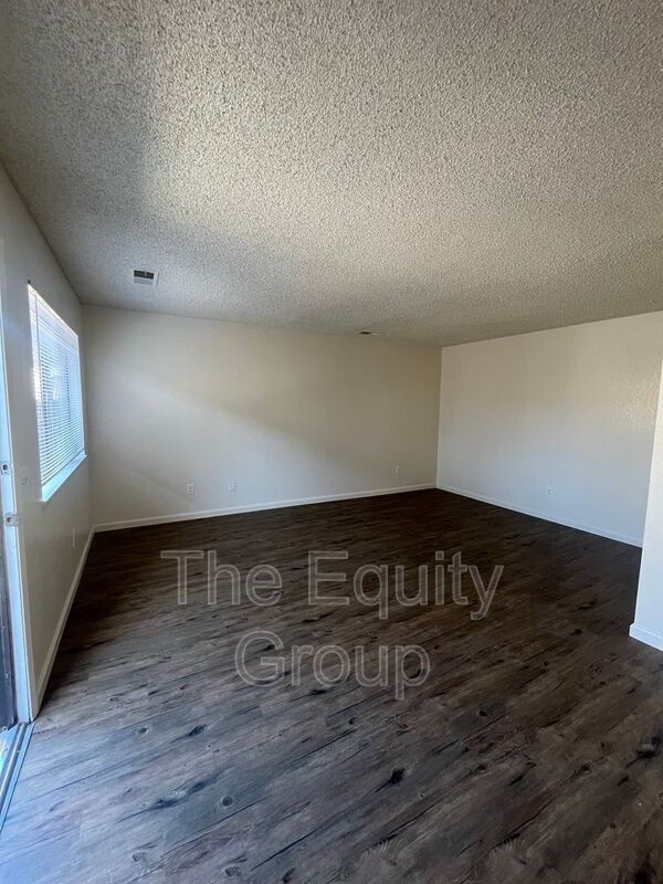 Building Photo - 138 S Peppertree St