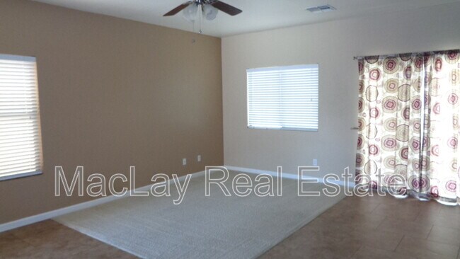 Foto del edificio - 7038 W Mercer Ln