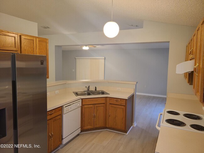 Building Photo - 5537 Lafayette Park Dr N