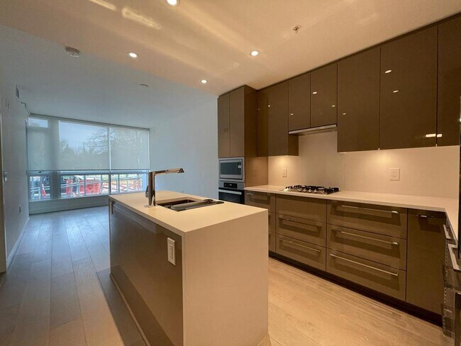 Building Photo - 5289 Cambie St