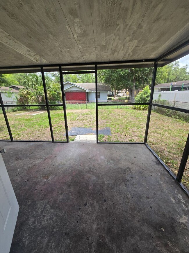 Building Photo - Three bedroom two bath home