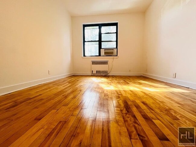 Building Photo - East 61 Street