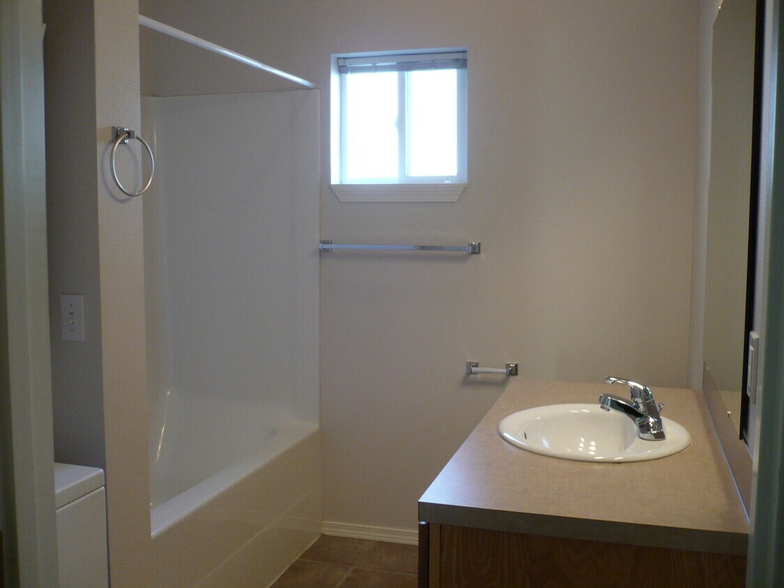 1036 Burwell St Unit F, Bremerton, WA 98337 1036 Burwell St Bremerton