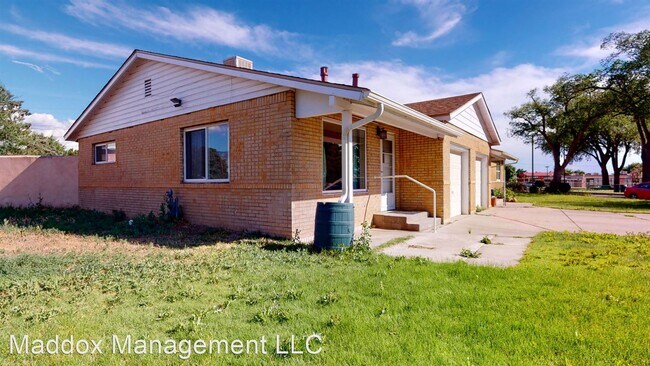 Building Photo - 1810 Hoffman Dr NE