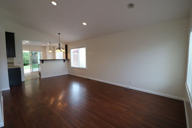 Foto del edificio - Gorgeous 2/Bed, 2/Bath Home in Simi Valley!