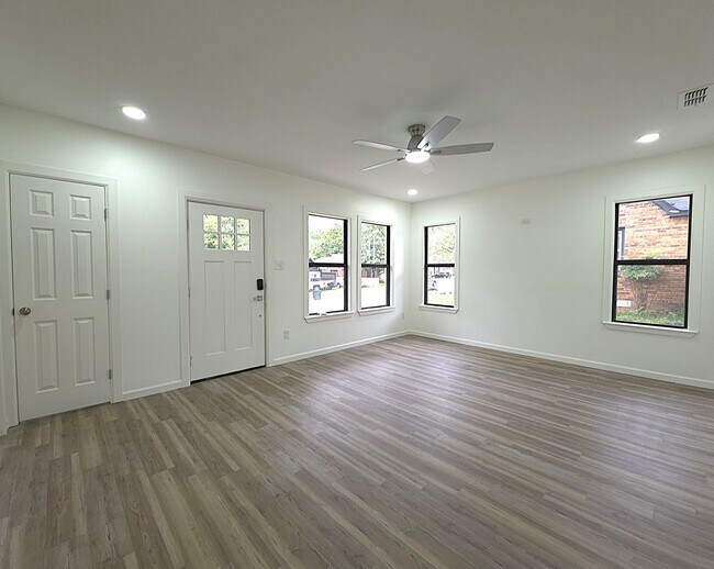 Foto del edificio - 1010 W Rusk St