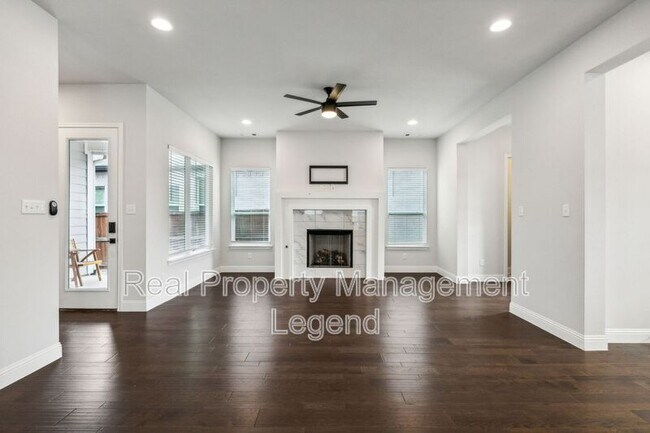 Foto del edificio - 6644 Windfall Dr