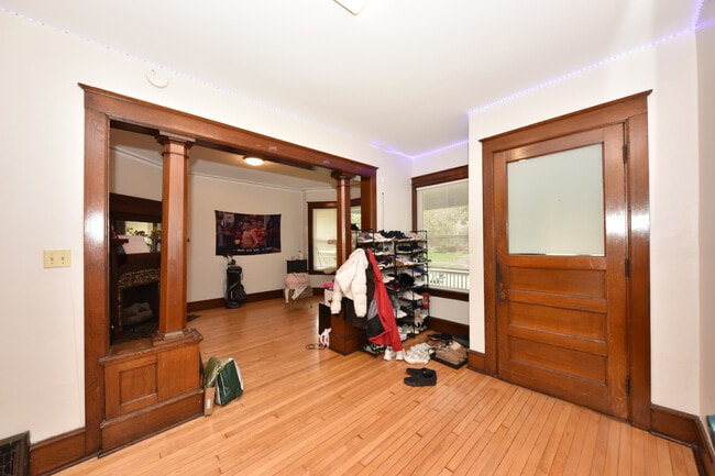 Vista de entrada 3 - 2855 N Murray Ave