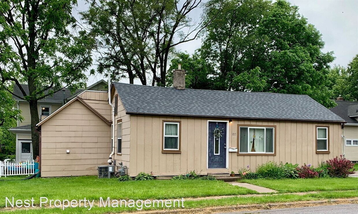 3 br, 1 bath House 1013 E. Market St. House Rental in Iowa City, IA