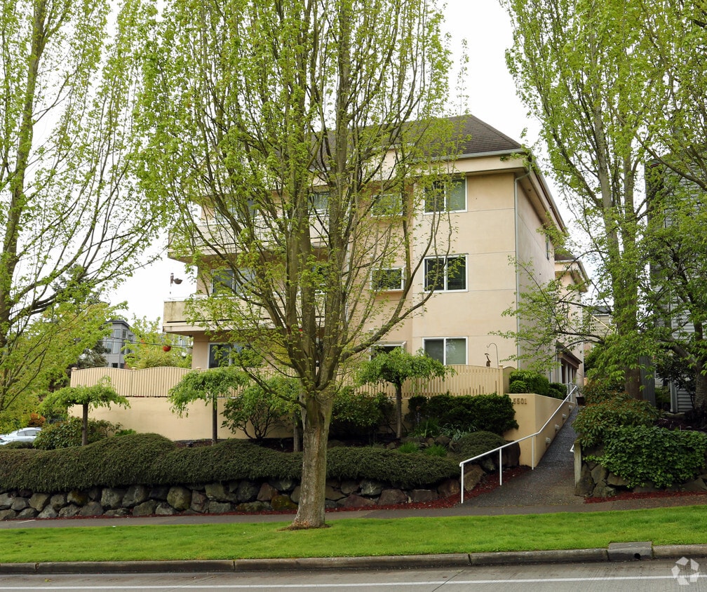 Building Photo - 5501 32nd Ave NW