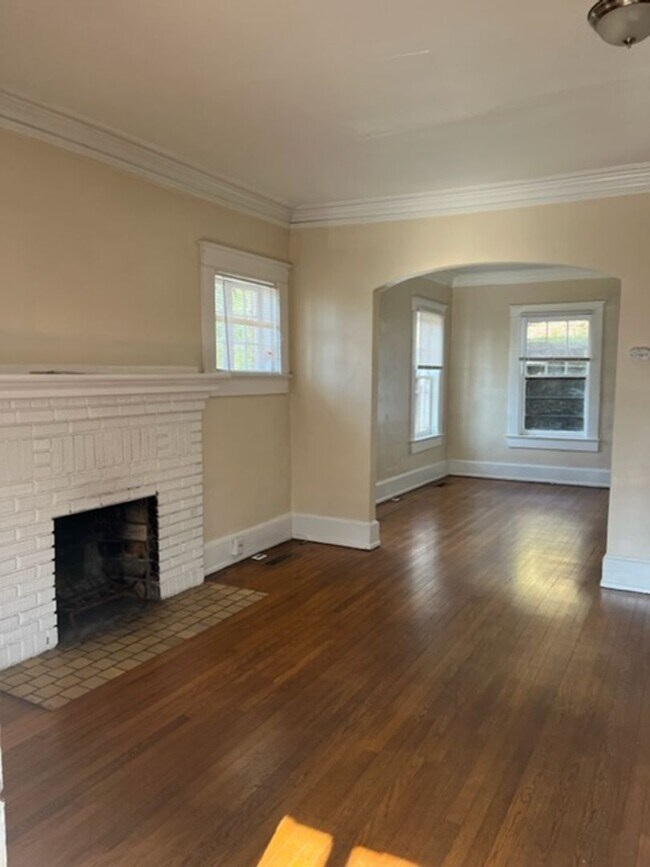 Building Photo - FERRIE RICH DUPLEX