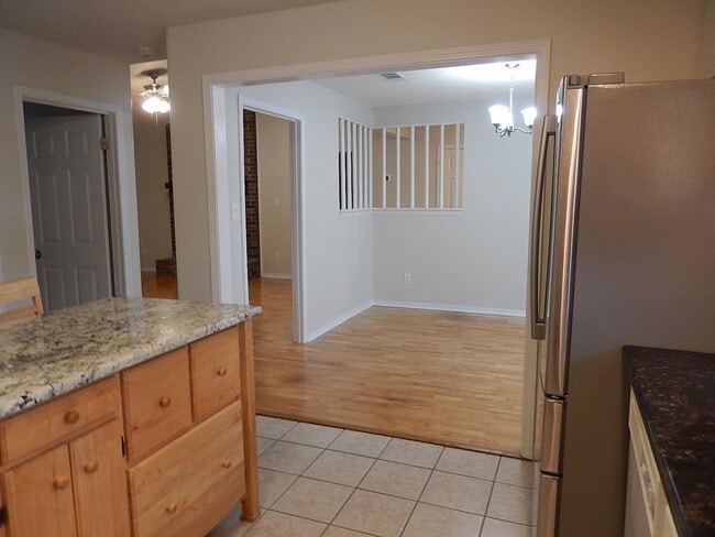 Building Photo - 740 Red Fern Rd