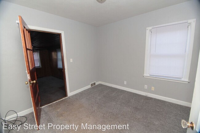 Building Photo - 4 br, 1.5 bath House - 31 Brittany Ln