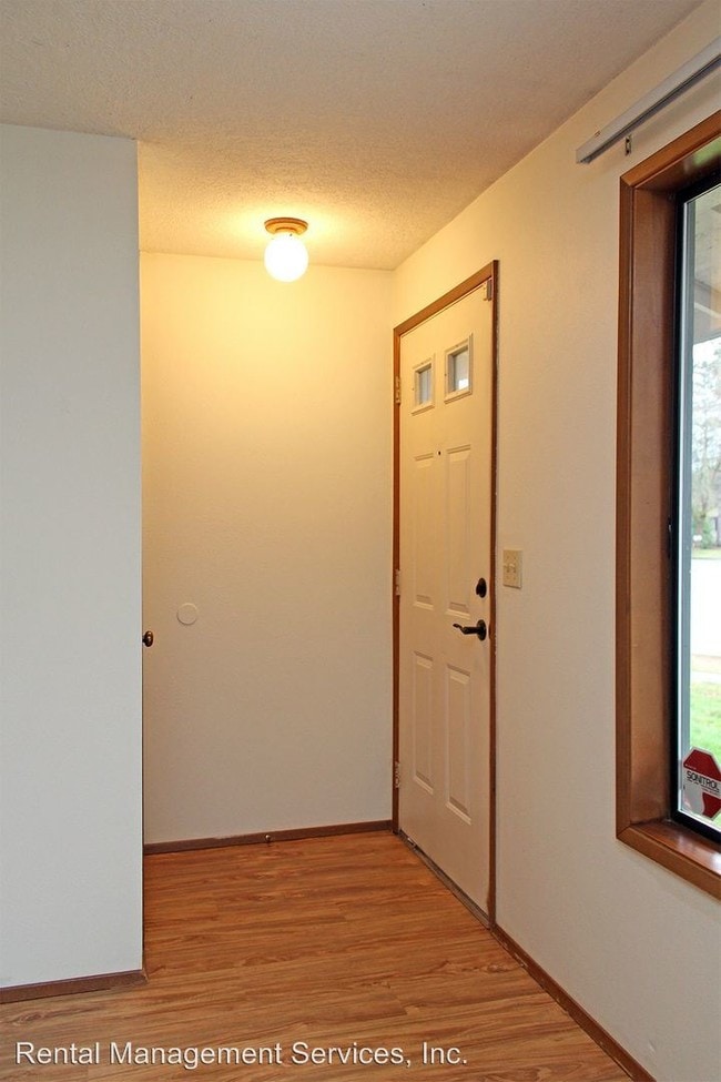 Building Photo - 819-821 SW 29th Way