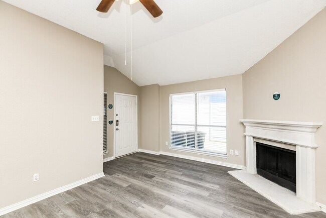 Building Photo - 10509 Shadywood Dr