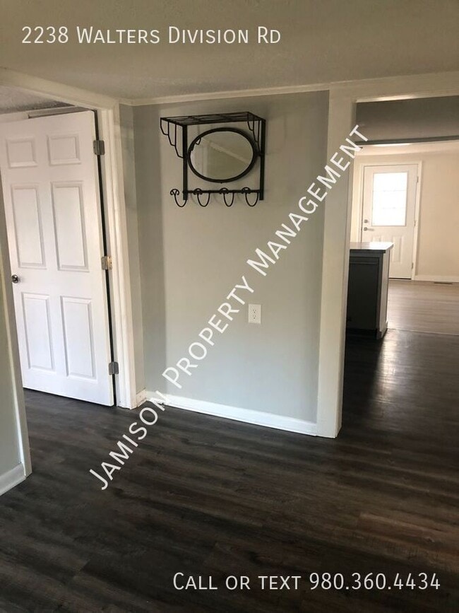 Building Photo - 2238 Walters Division Rd