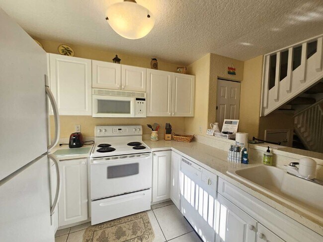 Foto del edificio - Available Feb. 1st, 2026! Charming Cape Canaveral Townhouse: 2 Bed, 2.5 Bath Retreat with 1,120 S...