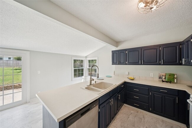 Building Photo - 1417 S Quebec Ave