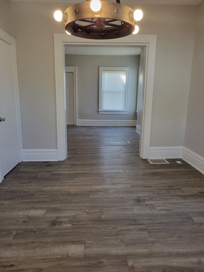 Building Photo - 798 E Whittier St