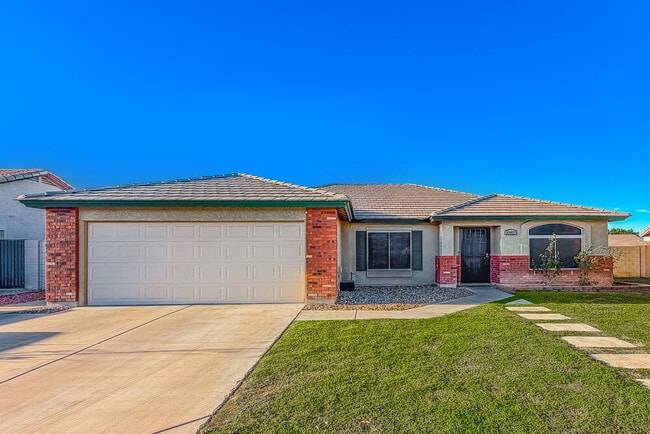 Building Photo - 10417 E Crescent Ave