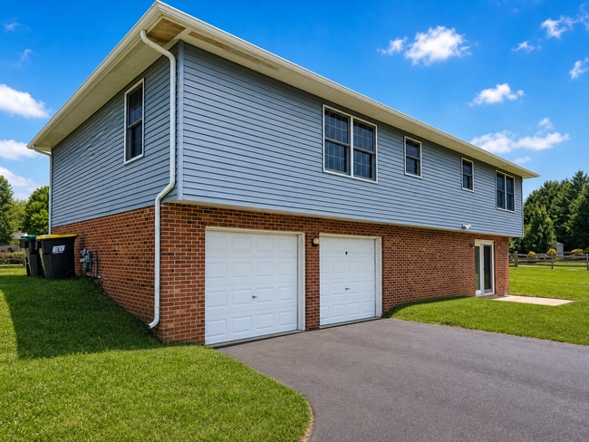 Building Photo - 146 Honora Dr