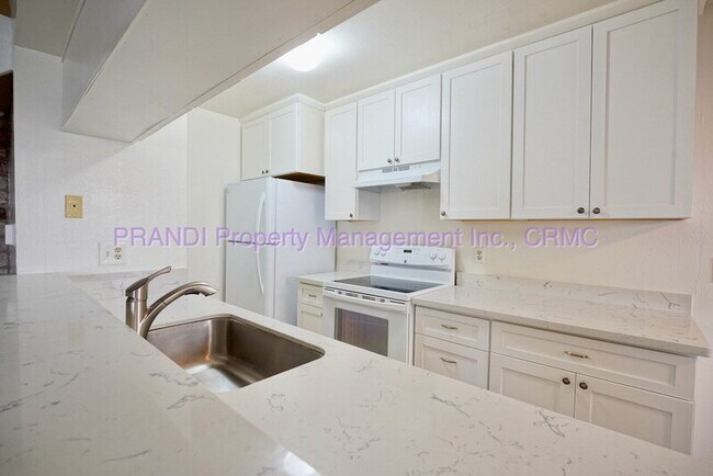 Foto del edificio - 24 Lassen Ln