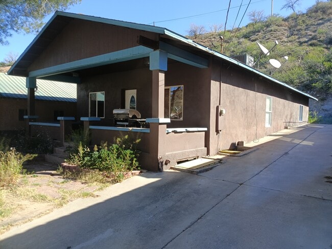 Building Photo - 299 Altarest Ave