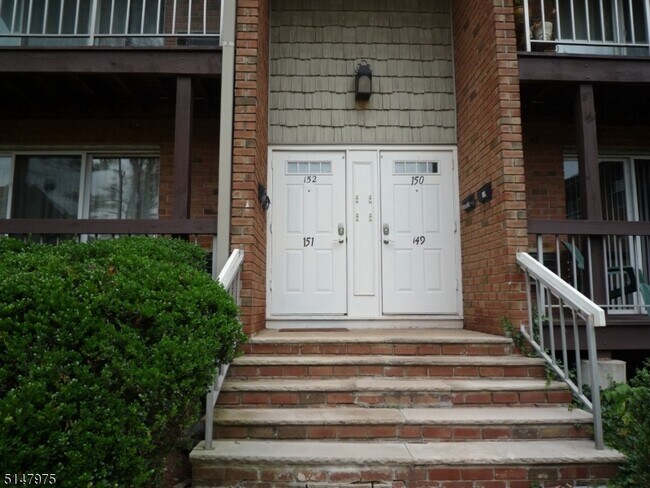 Building Photo - 60 Deanna Dr