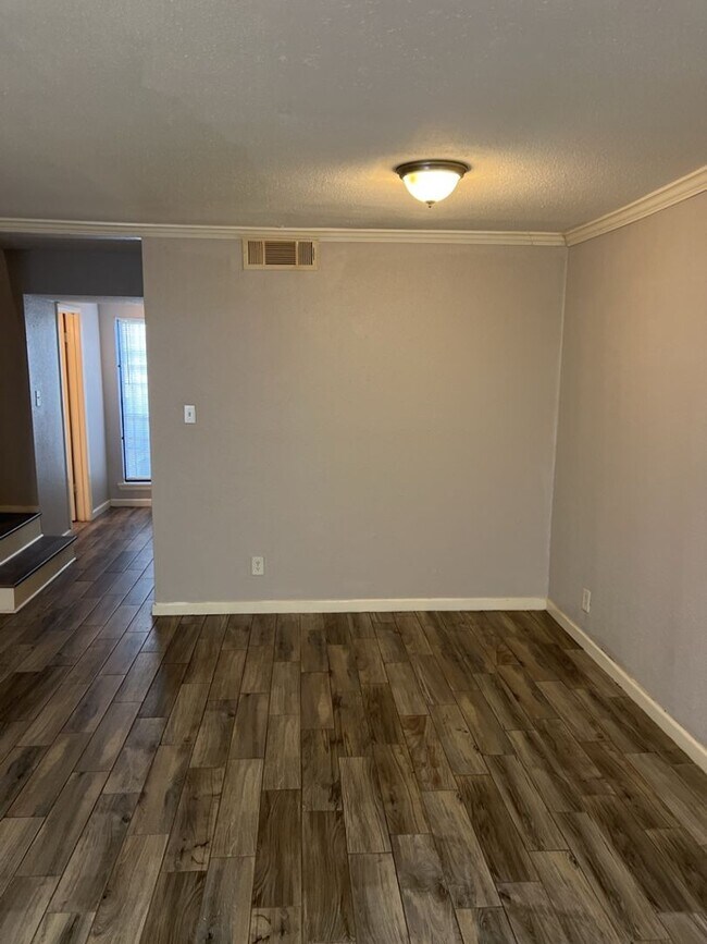 Foto del edificio - 6200 W Tidwell Rd