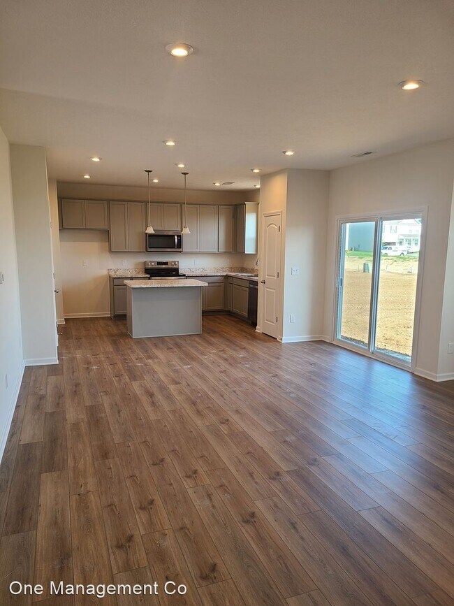 Building Photo - 4 br, 2.5 bath House - 81 Hutchinson St