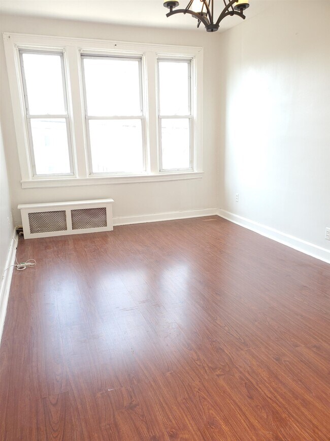 Foto del edificio - 376 Van Nostrand Ave