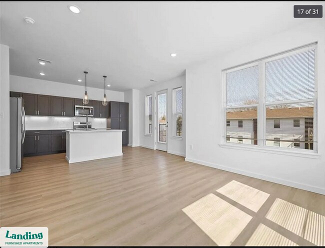 Building Photo - 650 N Main St