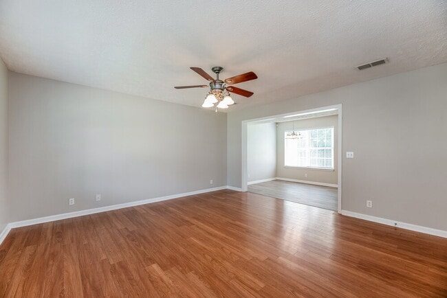Building Photo - 1611 St Andrews Dr