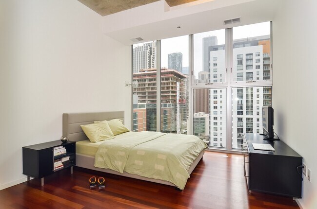 Foto del edificio - 550 N Saint Clair St