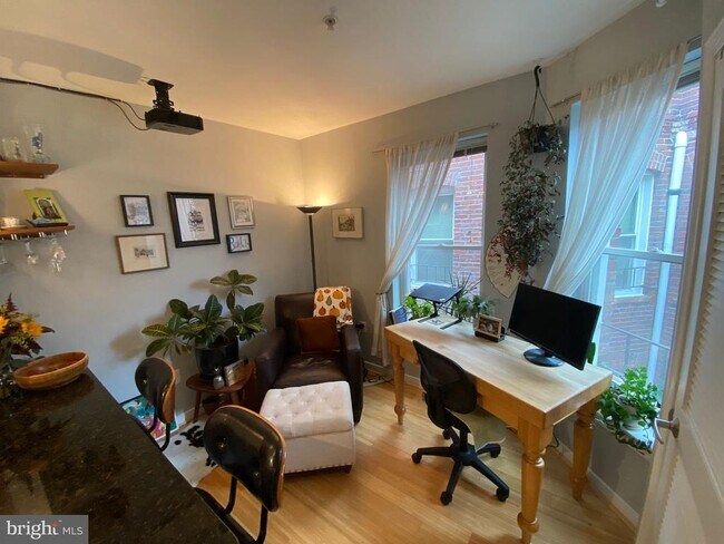 Foto del edificio - 1108 Columbia Rd NW
