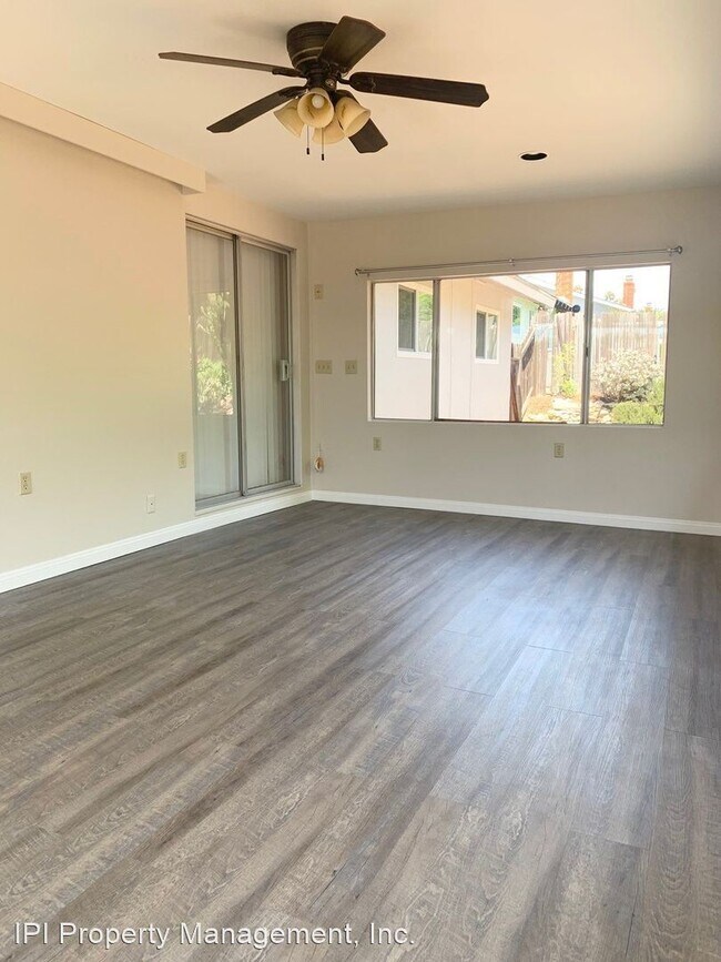 Building Photo - 4 br, 2 bath House - 364 E. Moss Street