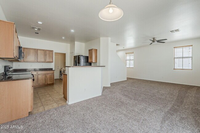Building Photo - 3022 E Donner Dr