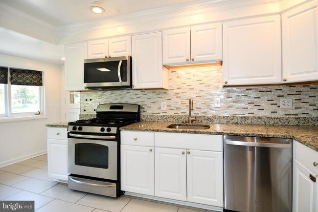 Building Photo - 4842 Randolph Dr