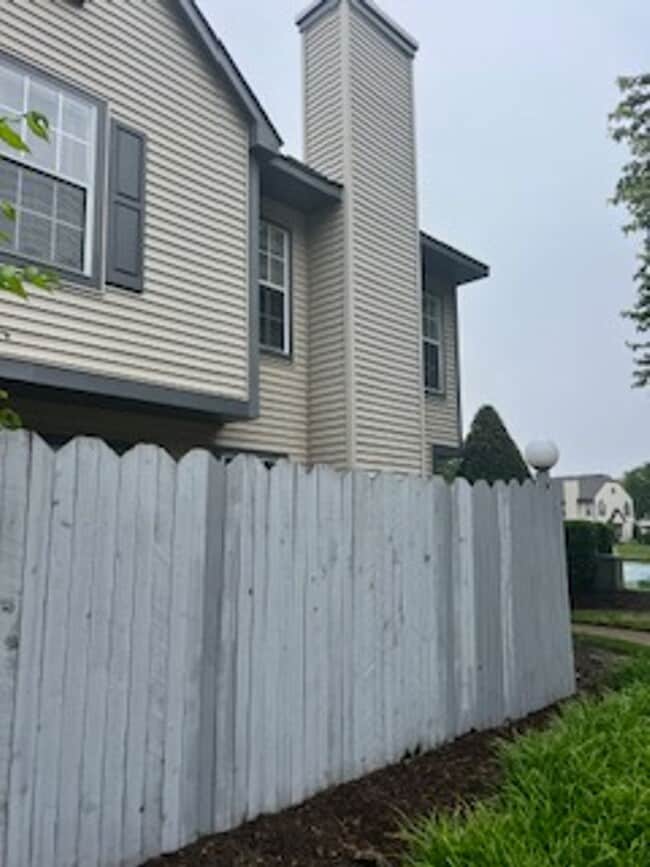 Building Photo - 2 Br 2 Bath