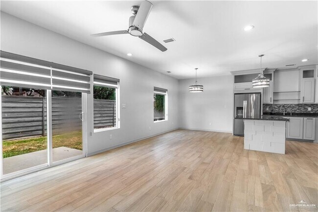 Building Photo - 13 Sunset Dr