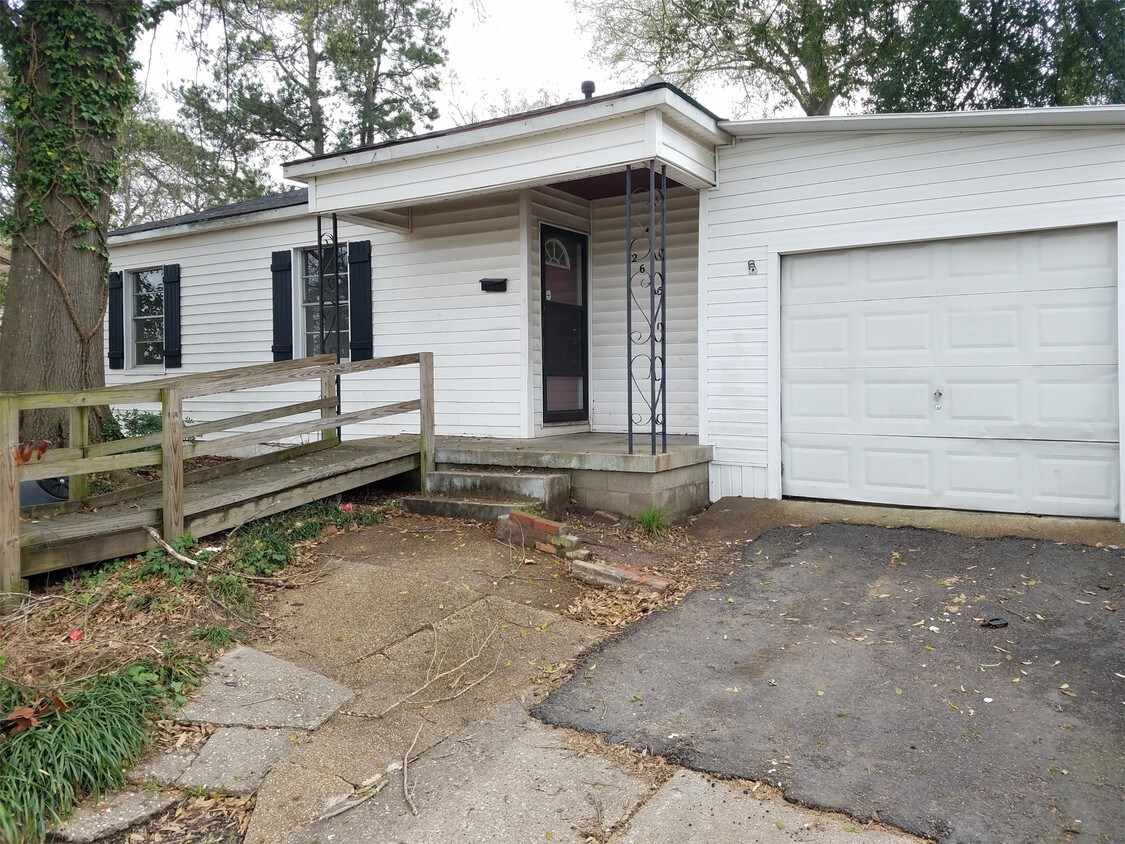 Primary Photo - 2635 Waggoner Ave