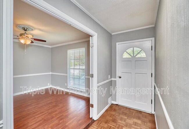 Building Photo - 2548 Bolton St