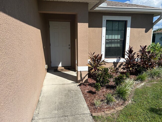 Photo - 523-527 SE 6 Place Apartment