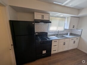 Building Photo - 10137 Green Valley Dr
