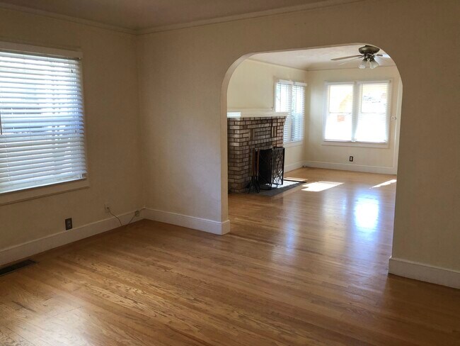 Building Photo - 1701 Burnett Way