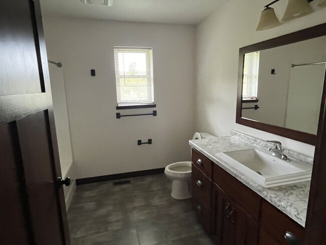 Building Photo - 836 Northview Ln