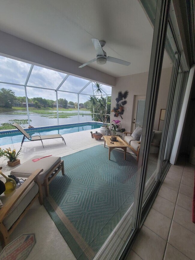 Foto del edificio - OUTSTANDING LOCATION! SPACIOUS 4 BEDROOM P...