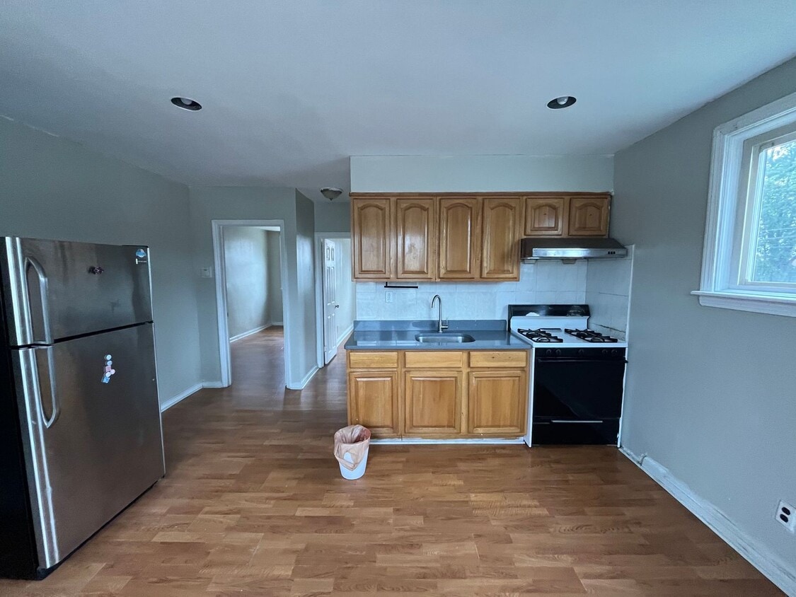 Building Photo - 1400 Magee Ave